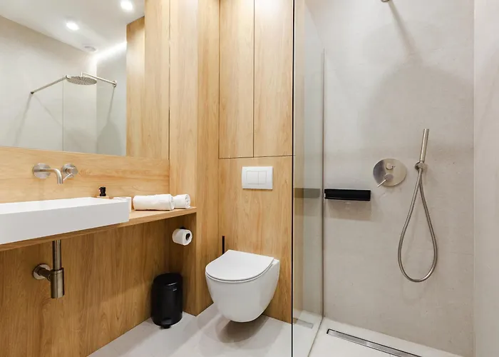 Coastal Escape By Bookinghost *