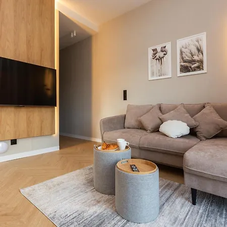 Glow Apartments - Apartamenty Baltic Plaza Stogi Apartmán *