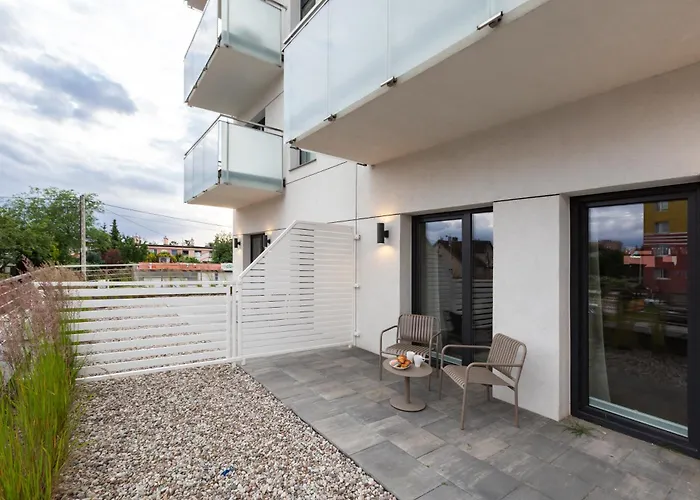 Coastal Escape By Bookinghost *