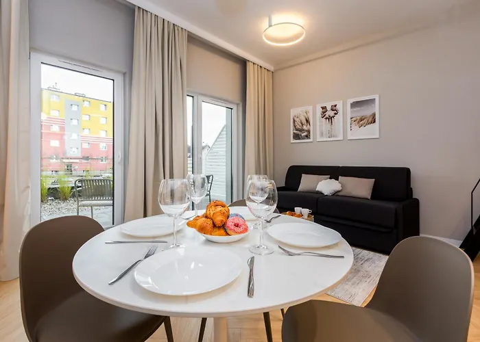 Coastal Escape By Bookinghost *