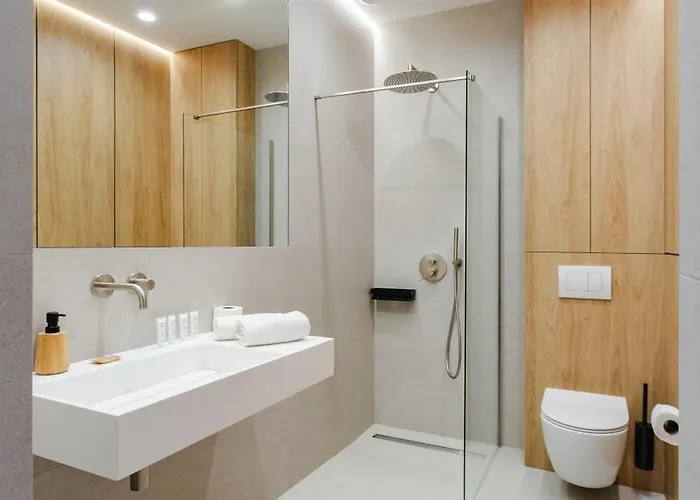 Coastal Escape By Bookinghost *