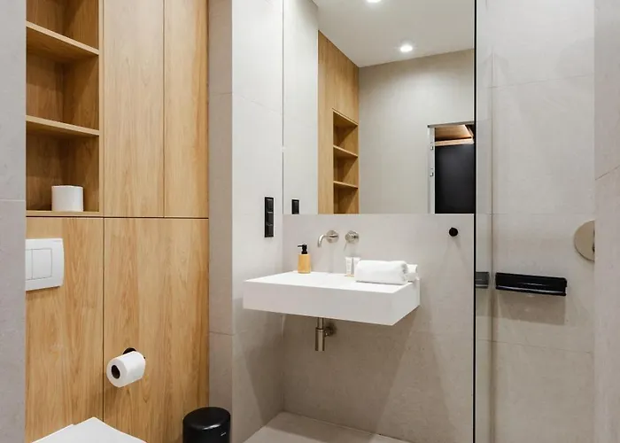 Apartment Coastal Escape By Bookinghost